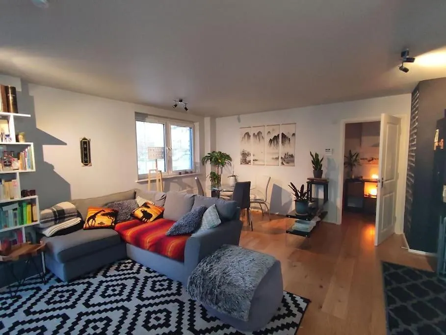 Central Flat With Balcony. Parking Included. Edinburgh