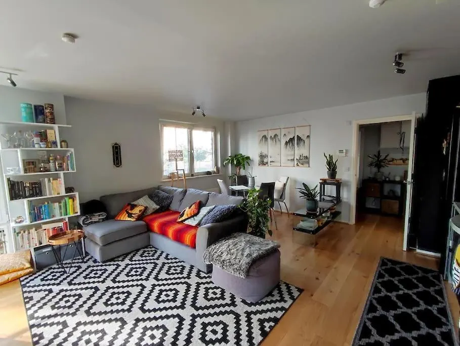 Central Flat With Balcony. Parking Included. Edinburgh 0*,  United Kingdom